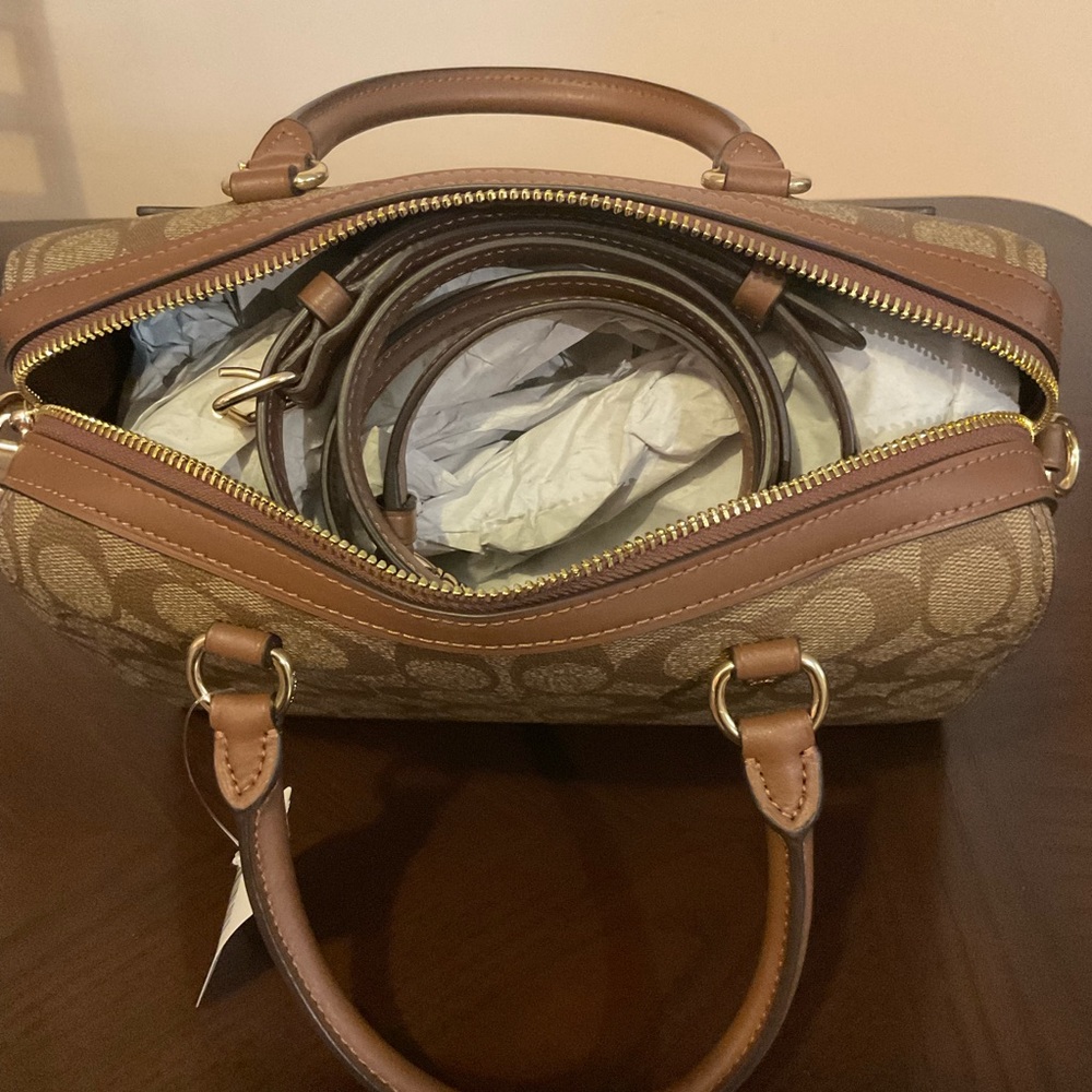 Authentic Coach New York Satchel - Picture 6 of 9